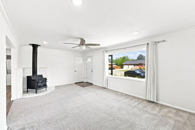 Building Photo - 204 Dove Ave