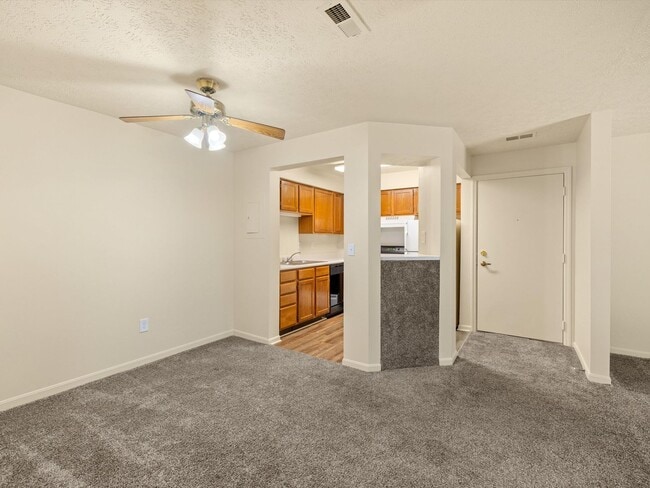 Building Photo - Live 5 Minutes from HONDA********** Rent $1324/mo*********Restaurants and Grocery Around the corner