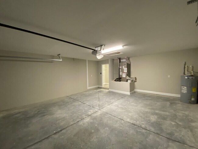 Building Photo - Custom Home - Desirable SE Ocala Neighborh...