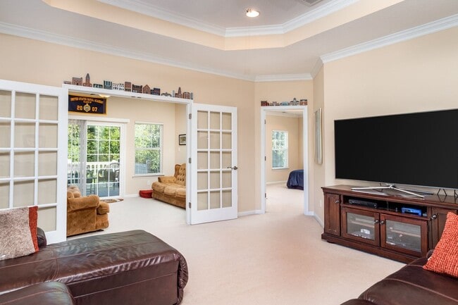Building Photo - 3BR Open Floor Plan with Garage in Captain...
