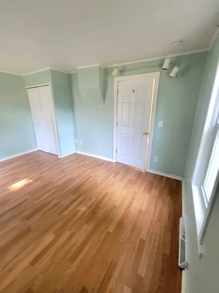 Building Photo - 404 2nd St