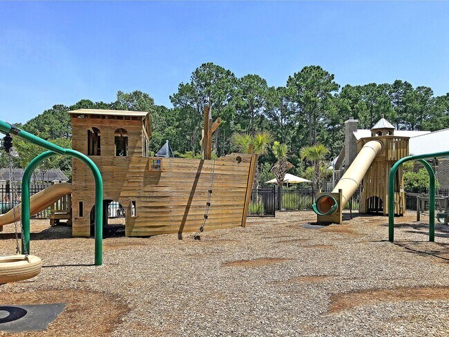Building Photo - Newly Refreshed Single Story Home in Carol...
