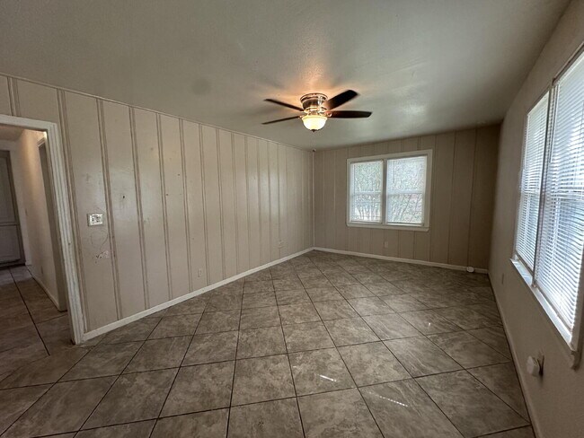 Building Photo - 3/2/2 close to Texas Tech!