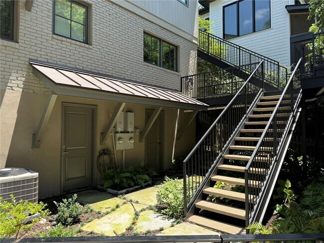 Building Photo - 2260 Stephen Long Dr NE