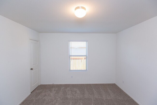 Building Photo - 1003 Honey Locust Wy