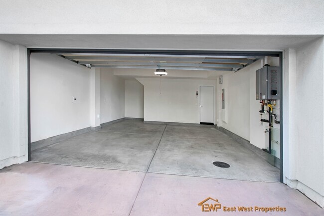 Building Photo - 1302 W Cara Dr