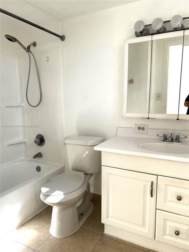 Building Photo - 16919 N Bay Rd