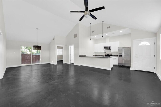 Building Photo - 308 N 17th St