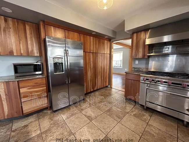 Building Photo - 349 West Rd