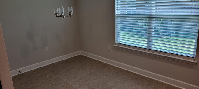 Building Photo - 20 Rivertown Rd