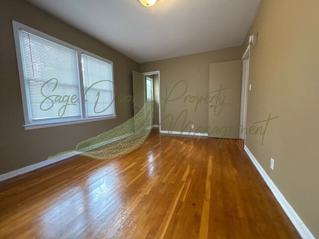 Building Photo - INDEPENDENCE DUPLEX!!!