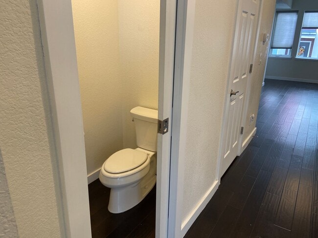 Building Photo - Modern 2 bedroom Townhome with huge Rooftop deck!!!