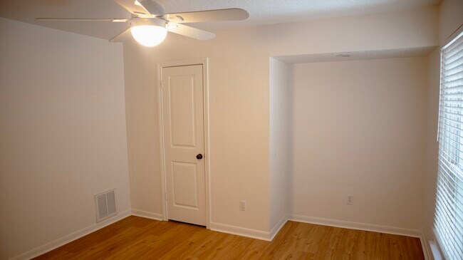 Building Photo - 9 Huntsmans Horn Cir