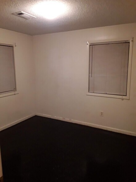 Bedroom 3 - 206 W Charlotte Ave