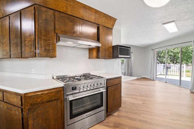 Building Photo - 1159 300 W
