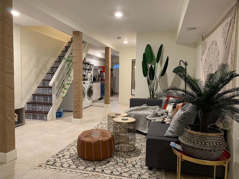 bonus unit - 195 Grant Ave