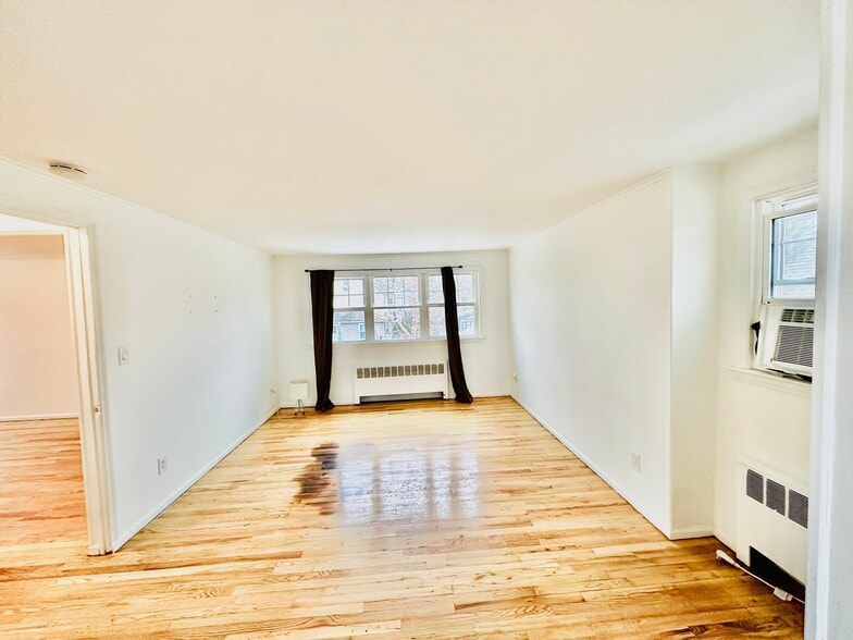Building Photo - 68 Shipherd Ave