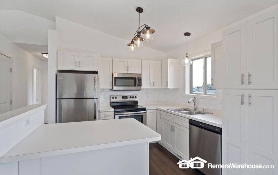 Building Photo - 3832 McIntosh Dr NW