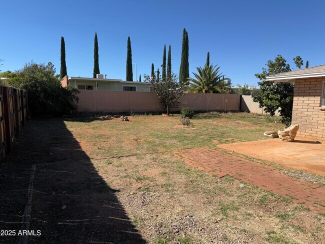 Building Photo - 1101 Cholla Cir