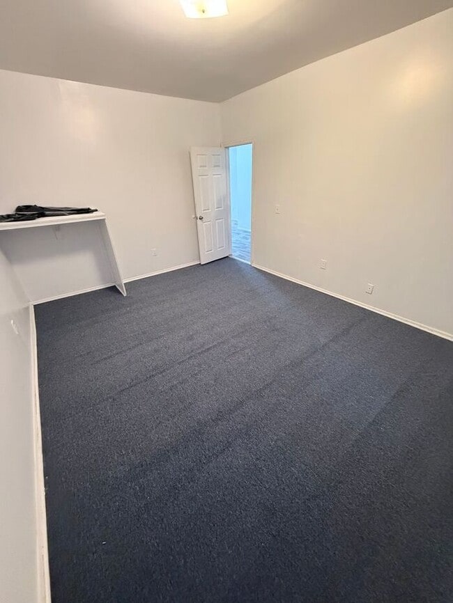 Building Photo - Inspected and Approved 3 Bedroom 1 Bath in Trenton