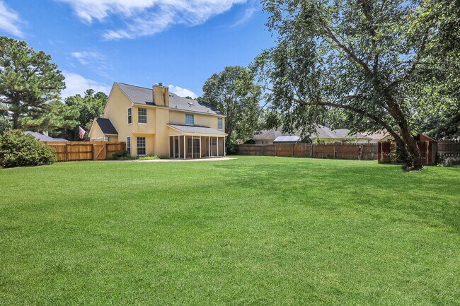 Building Photo - Stunning 4-bed Home in Hinesville With Two...