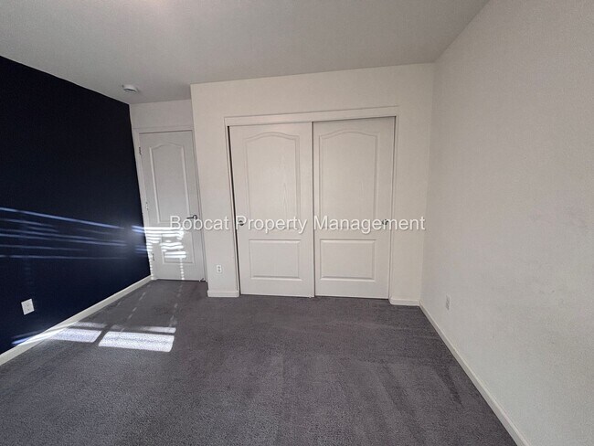 Building Photo - Large Home in Dayton with Mother In Law Quarters