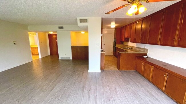 Building Photo - 400 S Los Robles Ave