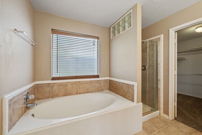 Building Photo - 22730 Tara Way Dr