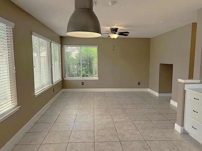 Building Photo - 6819 Kingwood Glen Dr