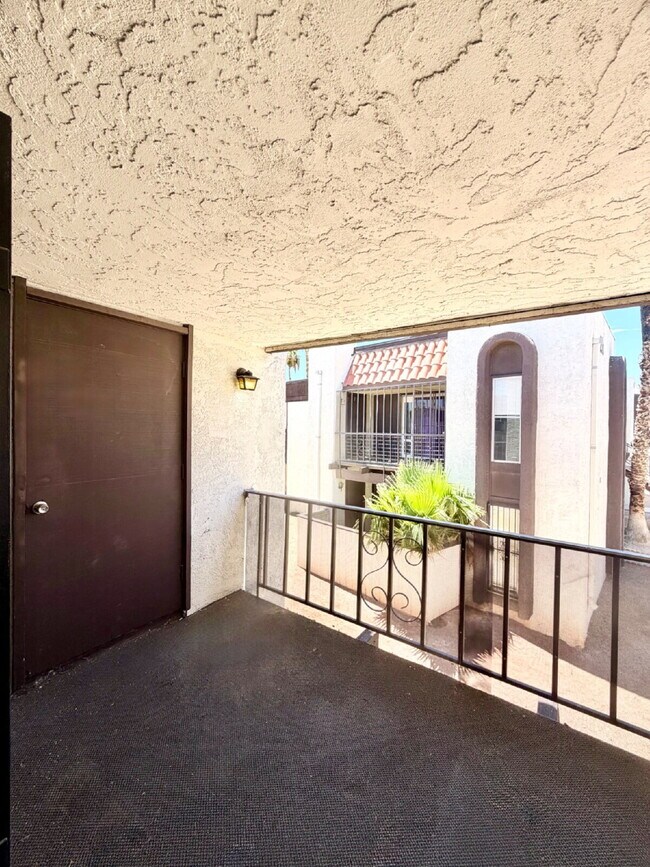 Building Photo - HIVE SUMMER MOVE-IN SPECIAL: 3 BEDROOM CONDO | COMMUNITY POOLS + WALKING TRAILS | CENTRAL LAS VEG...