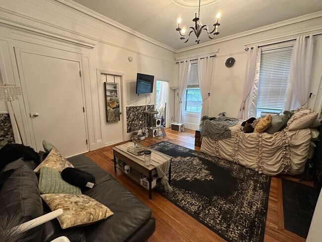 Primary Photo - 107 Charles St