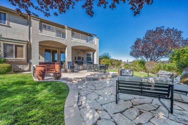 Building Photo - 1520 Taos Ln