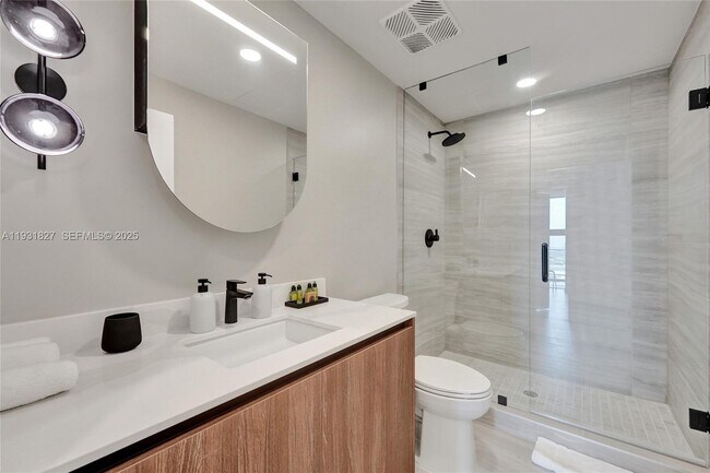 Building Photo - 580 72nd St