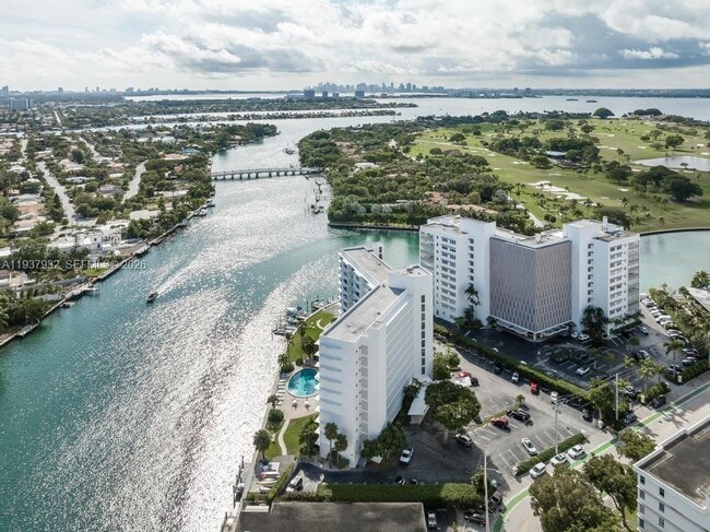 Building Photo - 9101 E Bay Harbor Dr