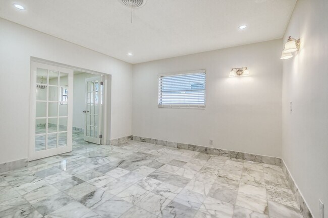 Building Photo - THIS SIZEABLE 4 BEDROOM, 3 ½ BATH, 2482 SQFT RESIDENCE IS READY FOR A LONG TERM RENTER.