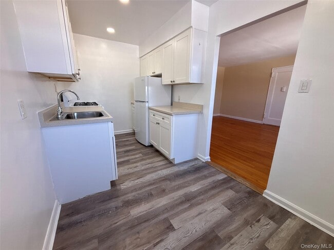 Building Photo - 25 Dolphin Green