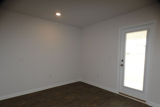 Building Photo - 4 Bedroom Home - Bridlewood