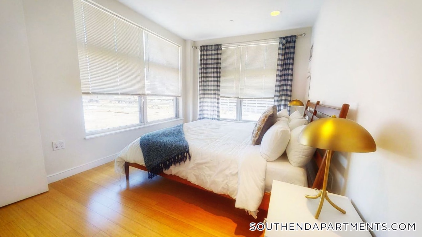 Building Photo - 601 Albany St