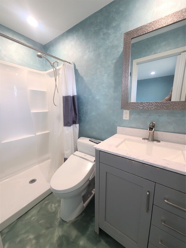 Building Photo - Beautifully remodeled!  3/2/2 Kahaluu cul de sac