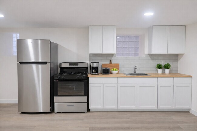 Building Photo - 3037 W Lexington St