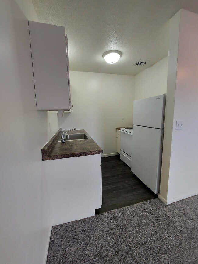 Building Photo - 530 Korb St