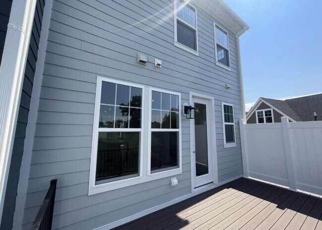 Private Deck - 4008 Varick St