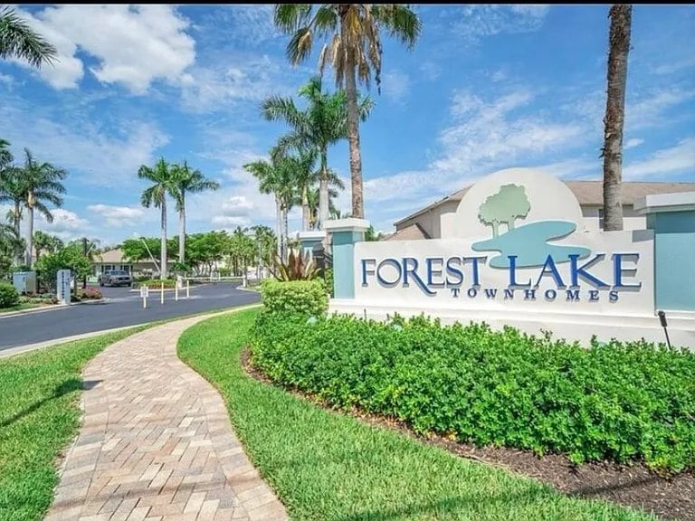 Building Photo - 3636 Pine Oak Cir