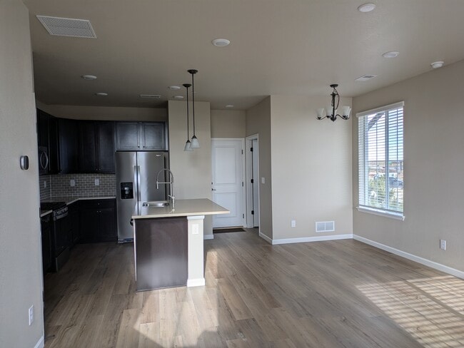 Building Photo - 450 Millwall Cir