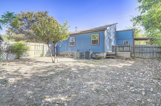 Building Photo - 1807 Briar Hill Dr