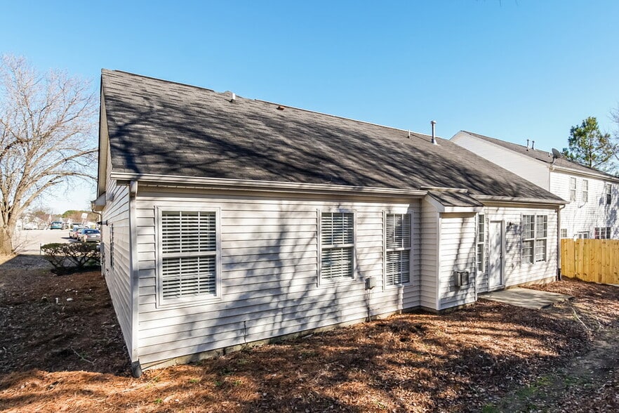 Building Photo - 2309 Diquedo Dr
