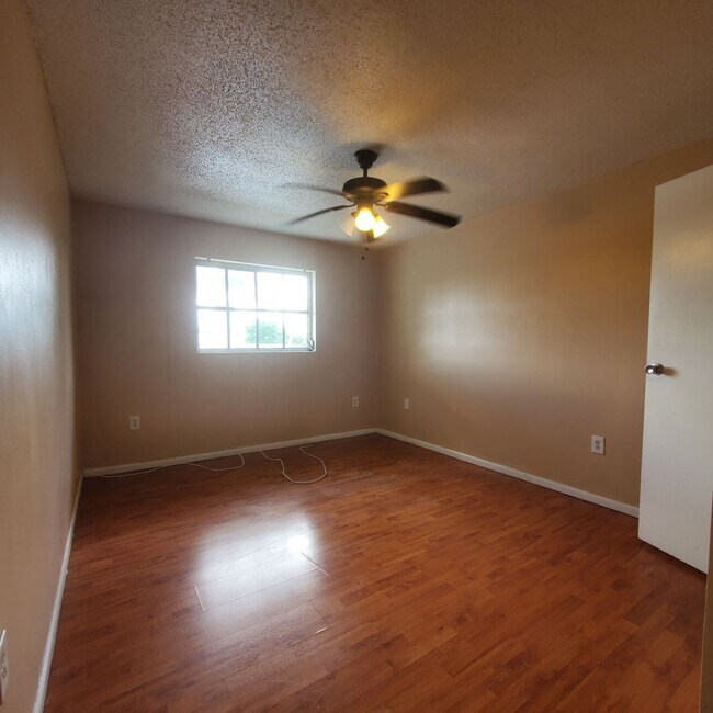 Building Photo - Cozy 2Bed 2Bath Apartment
