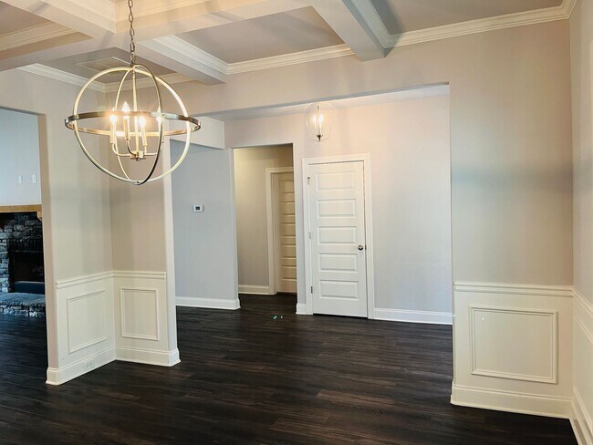 Building Photo - ***MOVE IN SPECIAL*** Wow! Perfect 4 bedro...