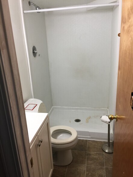 Bathroom - 903 W Rossi St