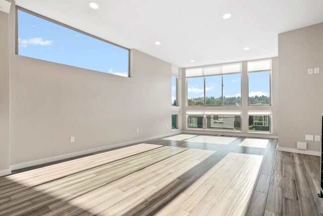 Building Photo - Elegant Mt. Baker End Unit Townhome with AIR CONDITIONING